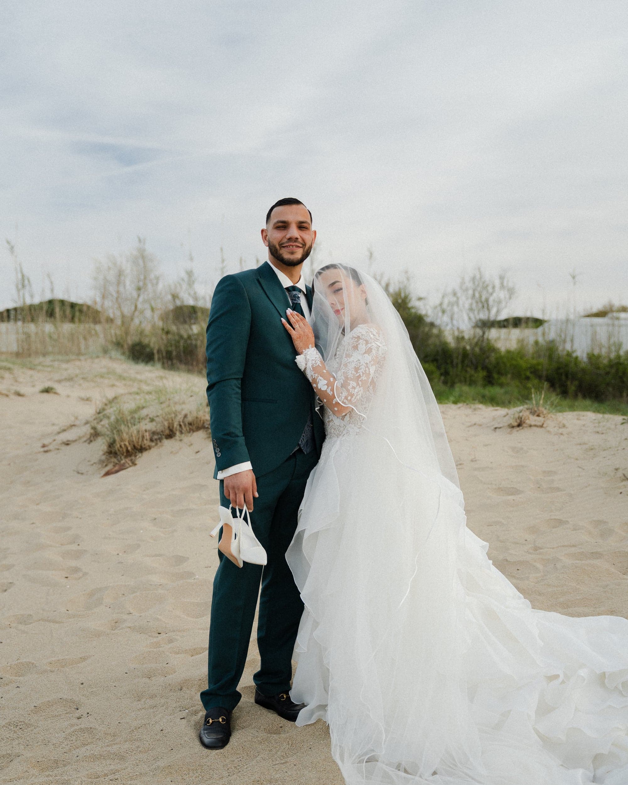Couple en séance shooting extérieur, golden hour — Gassin