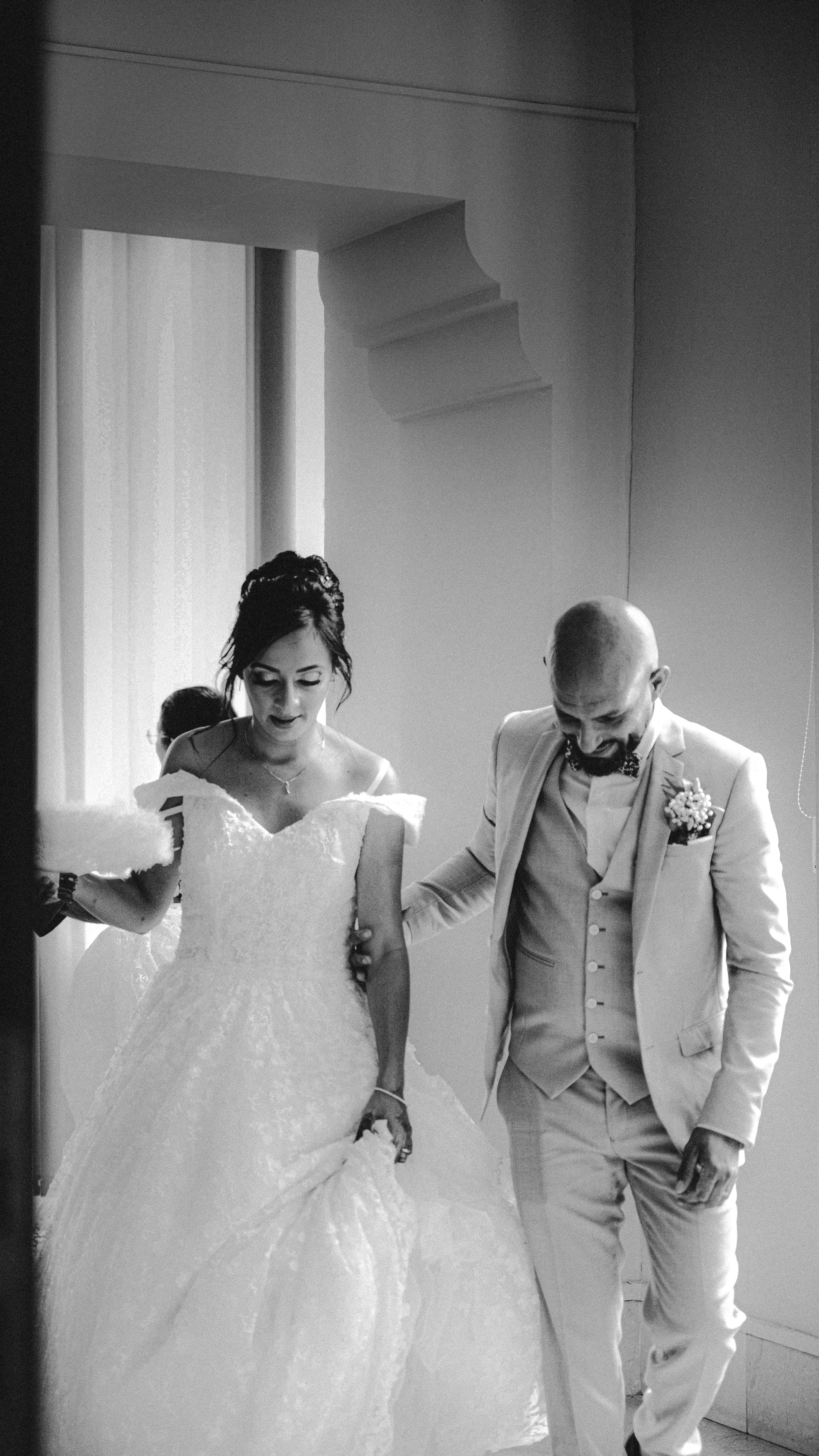 Wedding couple in the golden light of Marseille