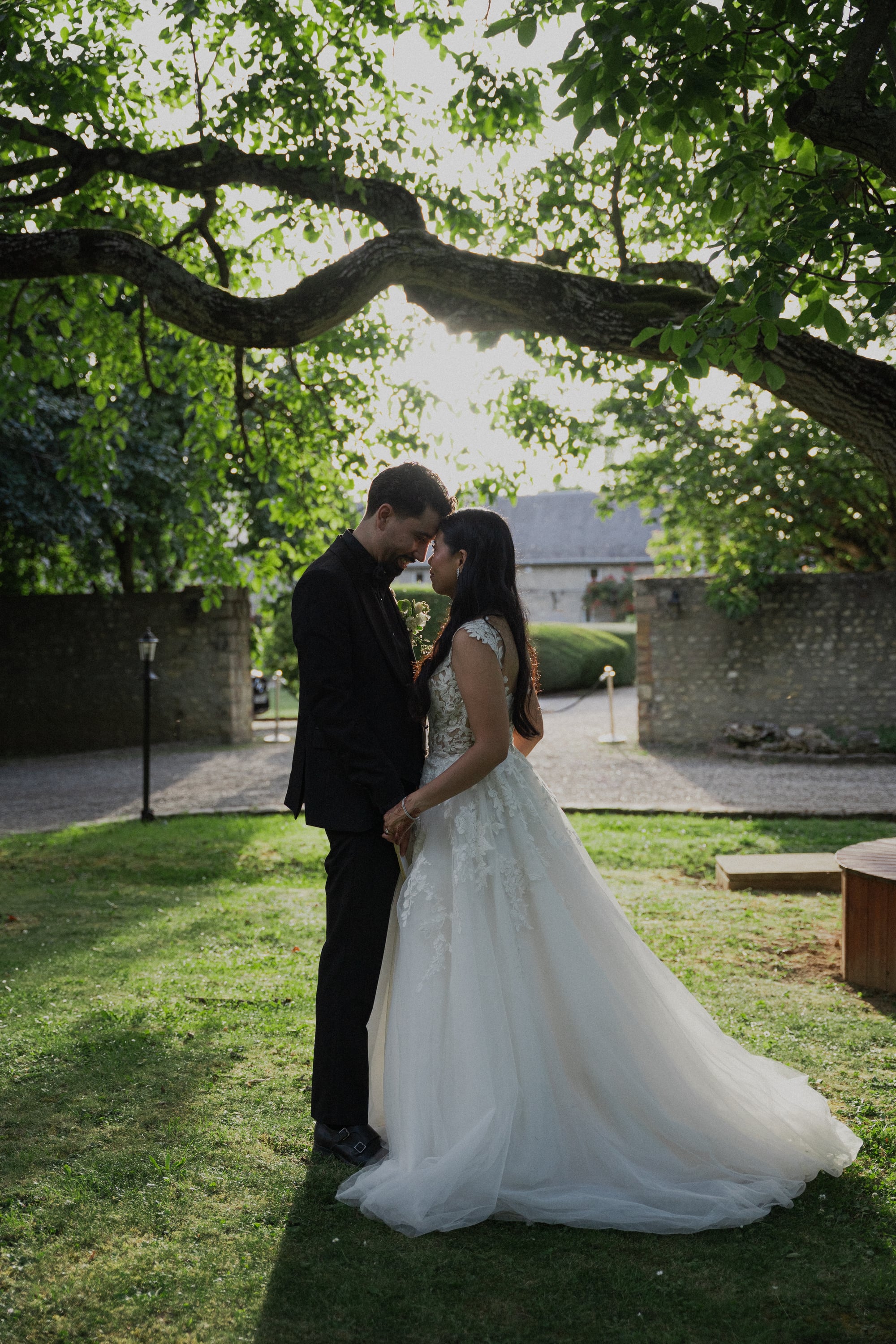 Mariage multiculturel dans un domaine en France, invités et détails de la célébration