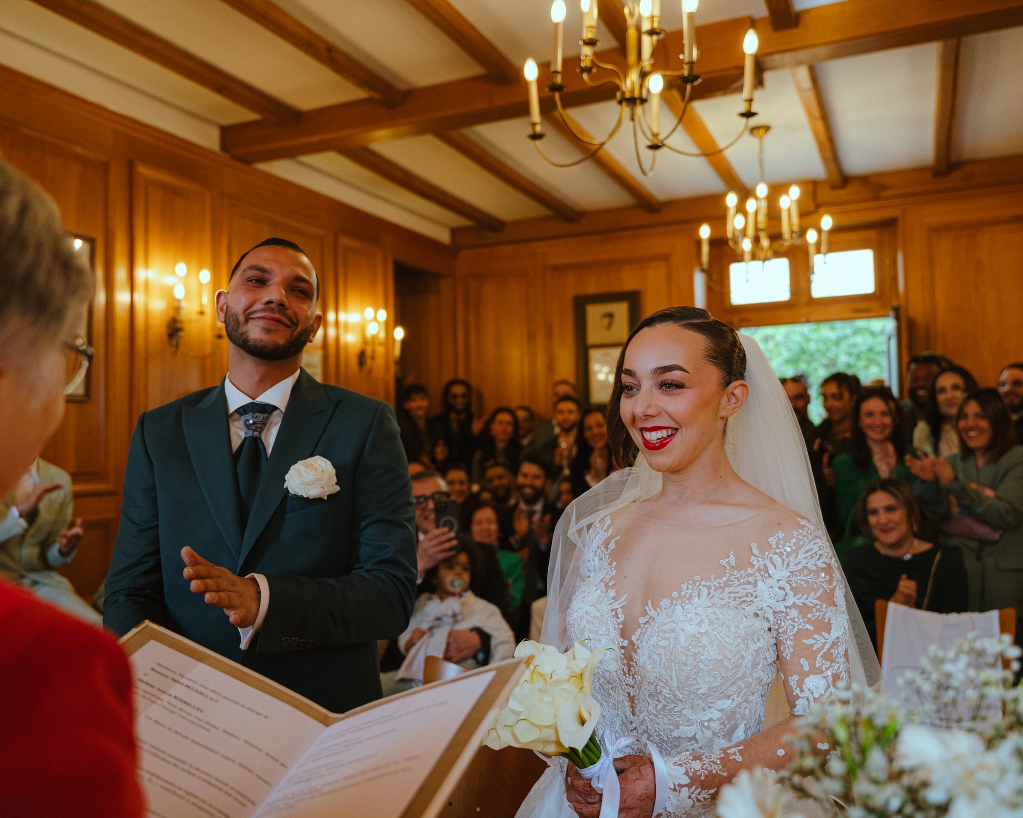 Cérémonie civile à la mairie de Gassin — mariage Provence