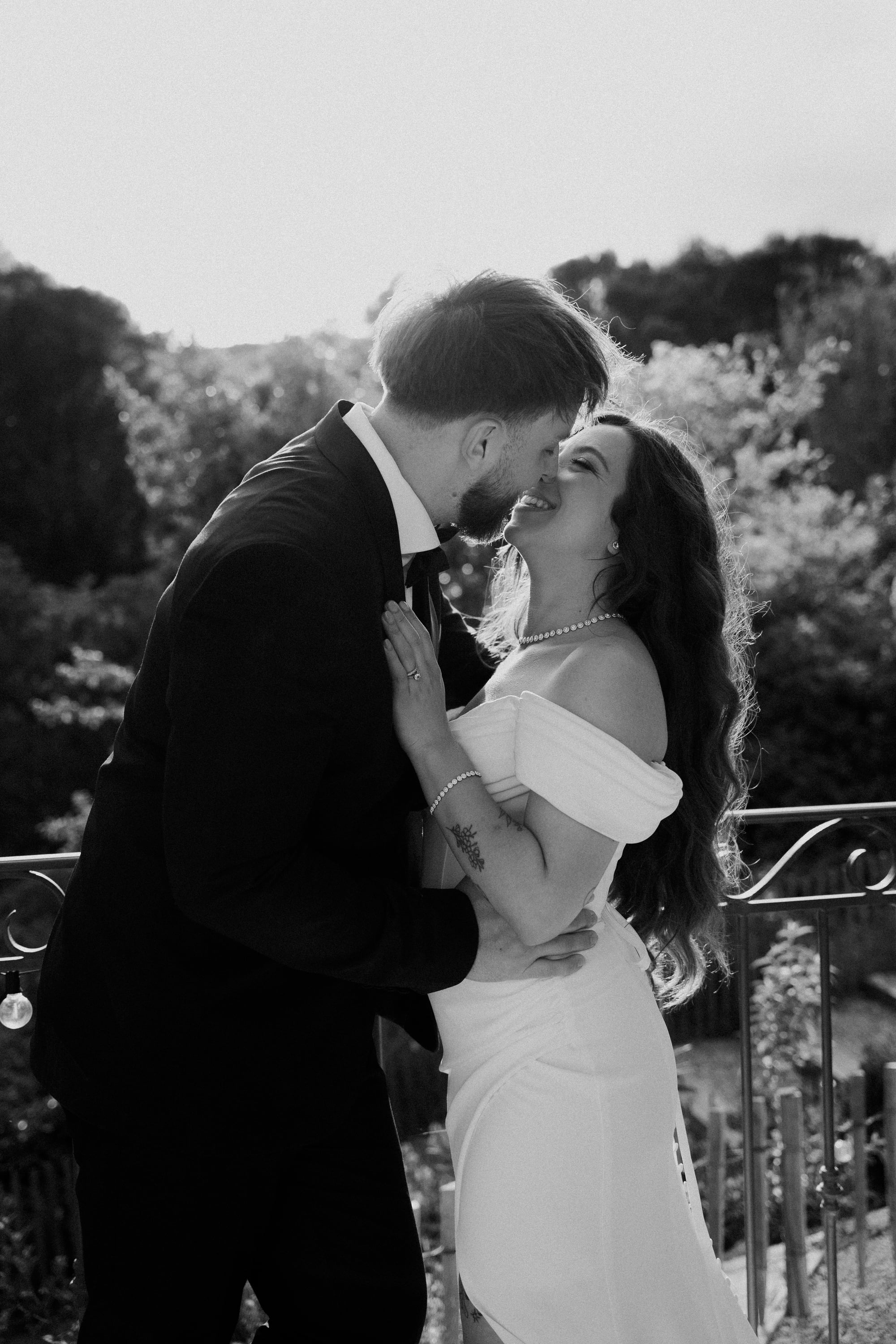 Portrait éditorial de mariage en Provence, lumière chaude et élégance intemporelle